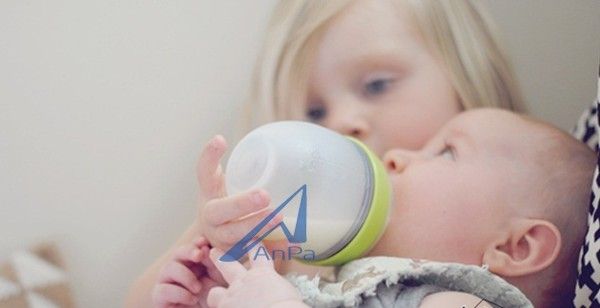 Bình sữa Comotomo, bình sữa comotomo giả, bình sữa comotomo chính hãng, bình sữa comotomo bibomart, bình sữa comotomo giá rẻ, bình sữa comotomo có tốt không, bình sữa comotomo kidsplaza, bình sữa comotomo concung, giá bình sữa comotomo 150ml,