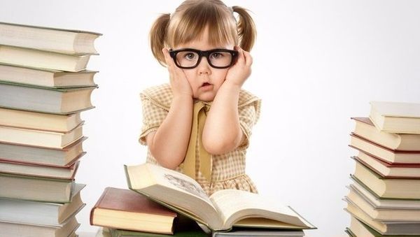 Giá đỡ đọc sách chống cận thị cho bé