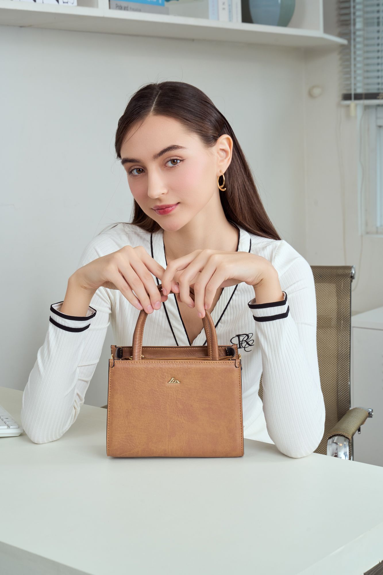 Túi Lata (Thời trang nữ đi chơi size 20 - Túi đeo chéo da HN132)