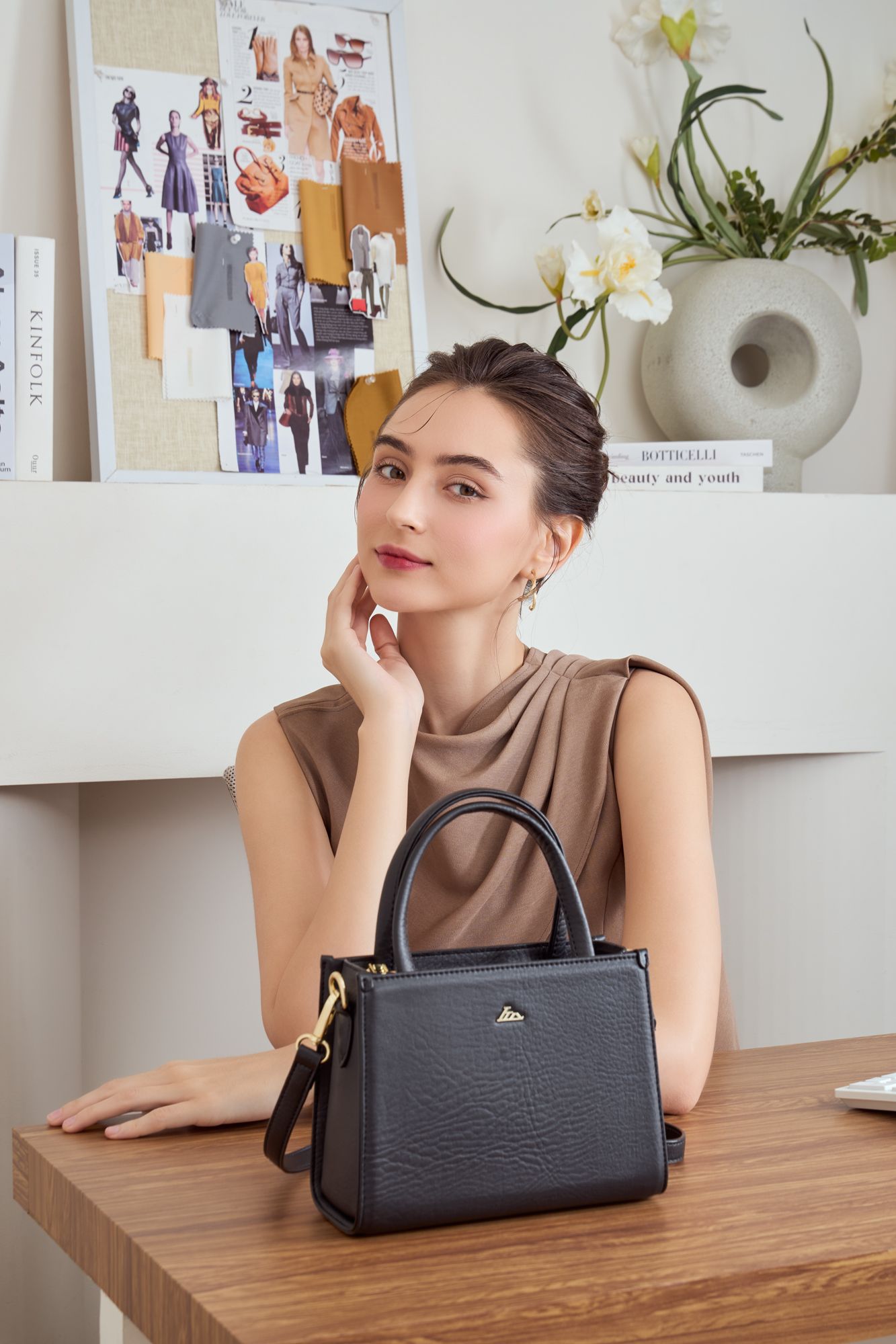 Túi Lata (Thời trang nữ đi chơi size 20 - Túi đeo chéo da HN132)