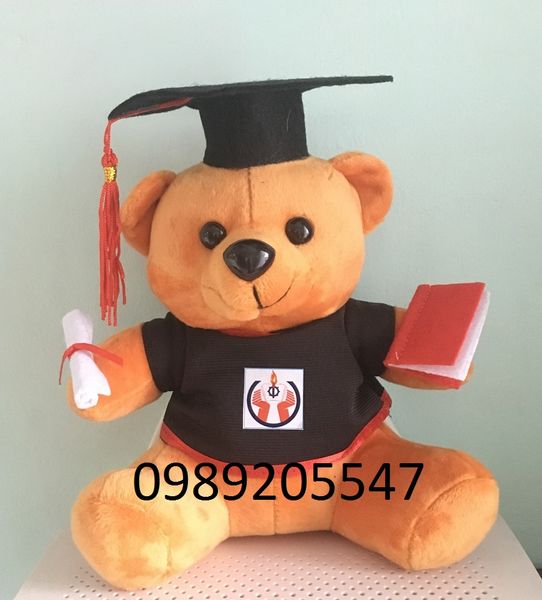 Gấu bông tốt nghiệp Đại học Sư phạm Kỹ thuật