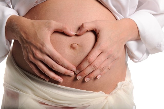 Có nên xoa bụng khi đang mang thai?