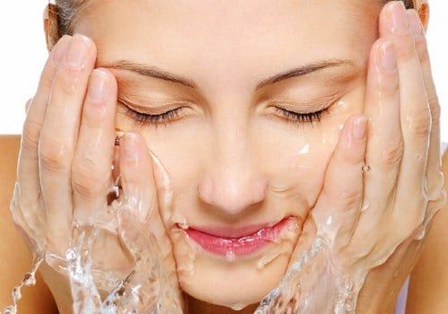 Rửa mặt giúp làn da khỏe mạnh hơn