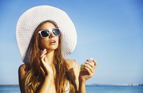 Sử dụng kem chống nắng để bảo vệ da hiệu quả