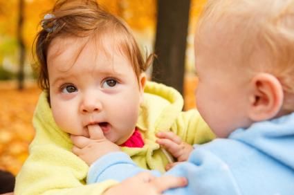 NÊN LÀM GÌ KHI BÉ HAY CẮN BẠN