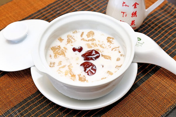 Tổ yến sào hầm sữa tươi được chế biến như thế nào?