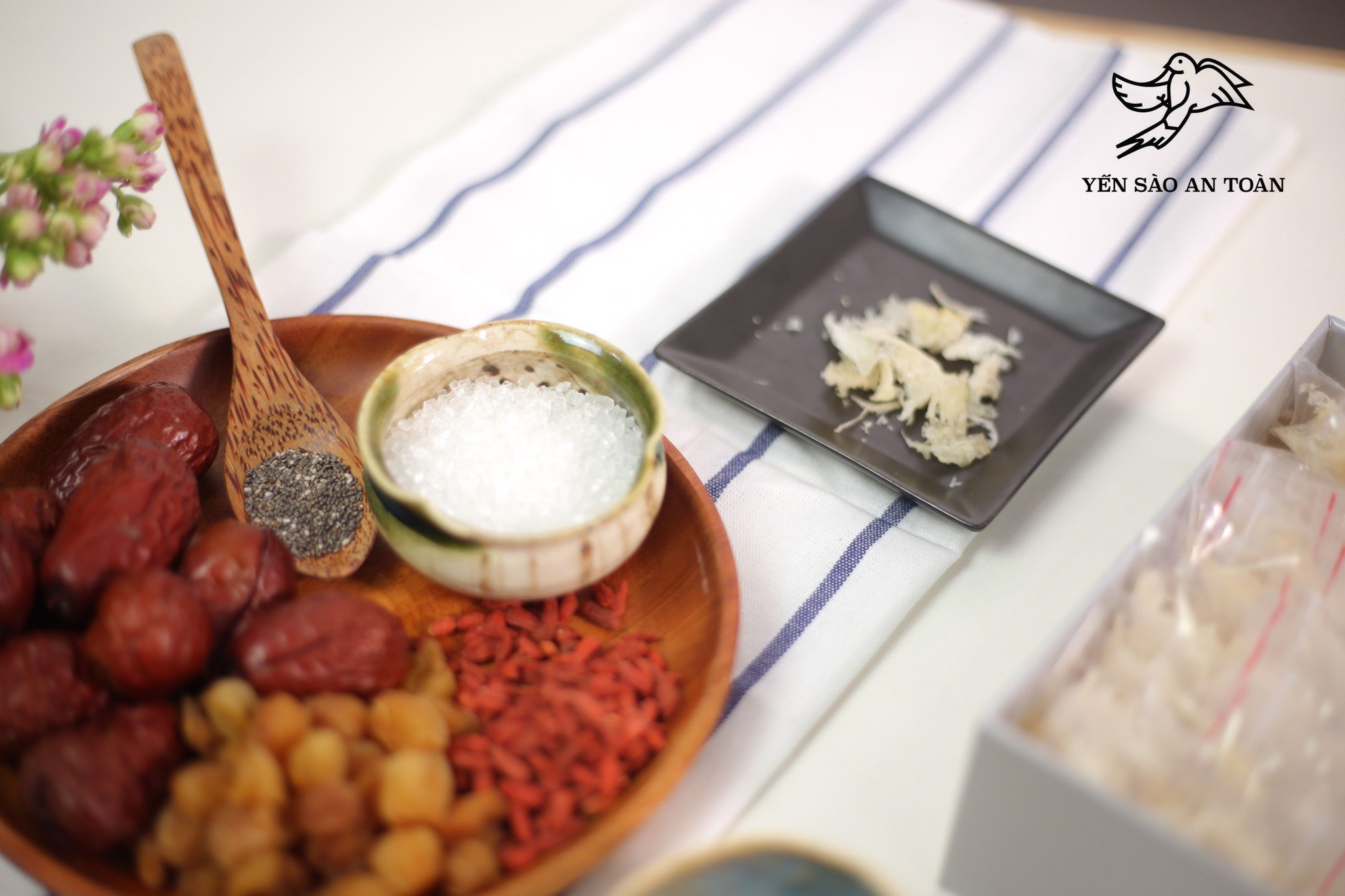 Yến tươi chưng sẵn - Quà tặng sếp trong ngày tết