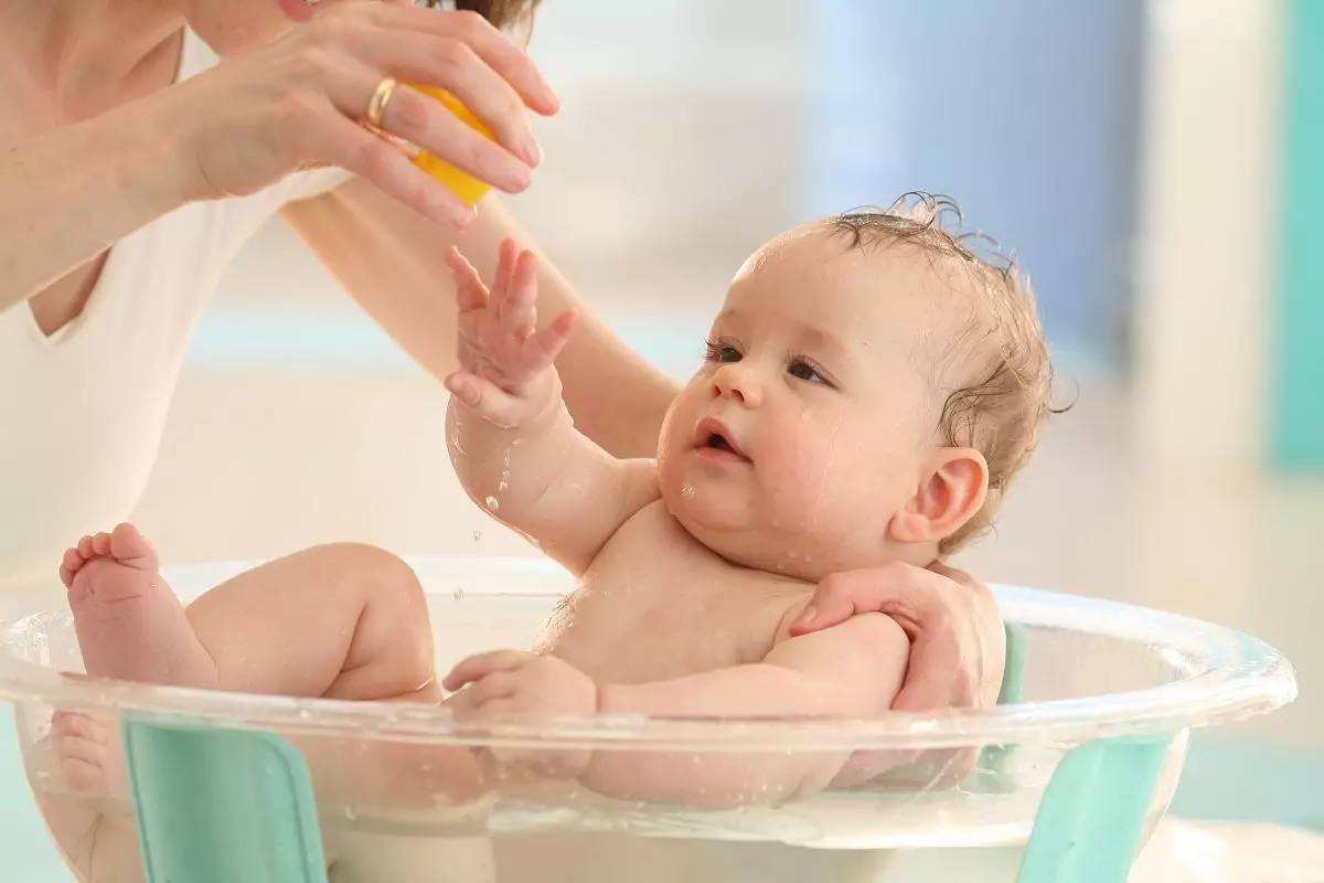 Chăm sóc cho bé vào những mùa nắng nóng