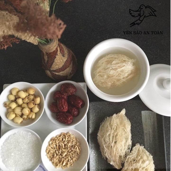 Tổ yến sào chưng đường phèn táo đỏ cực đơn giản, đúng cách