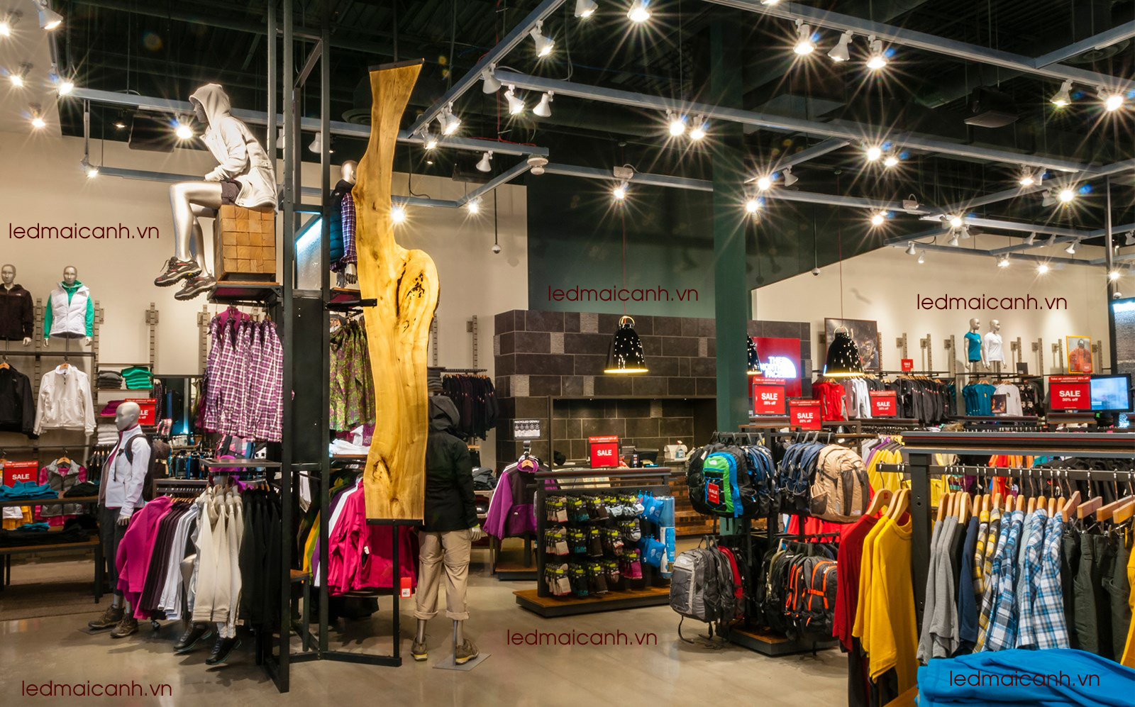 đèn chiếu sáng shop thời trang đẹp