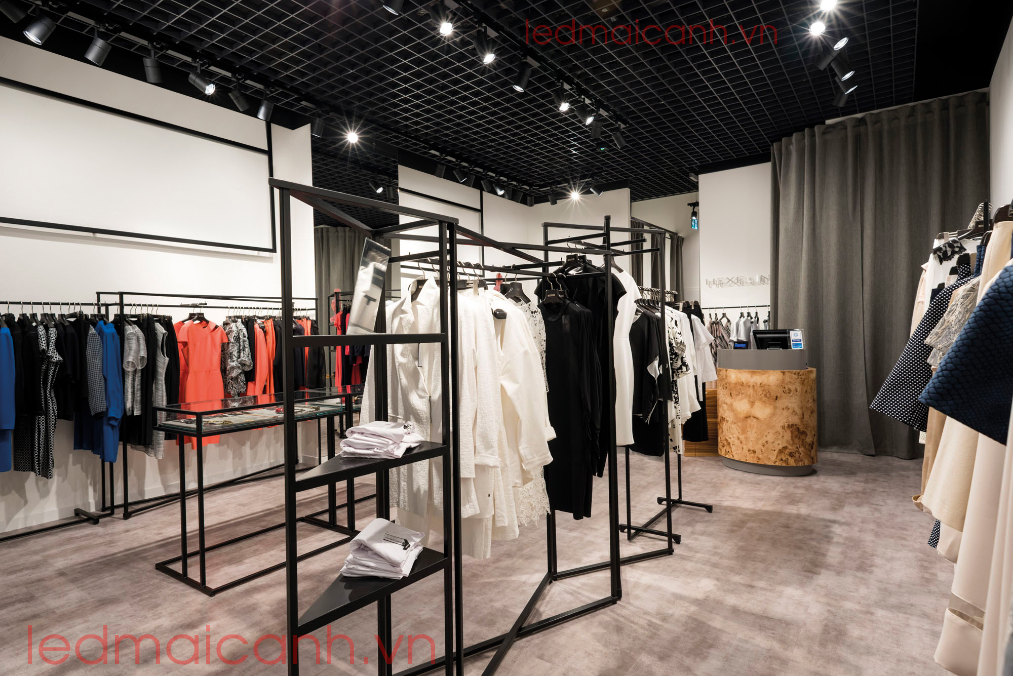 đèn lắp trong shop thời trang sáng đẹp