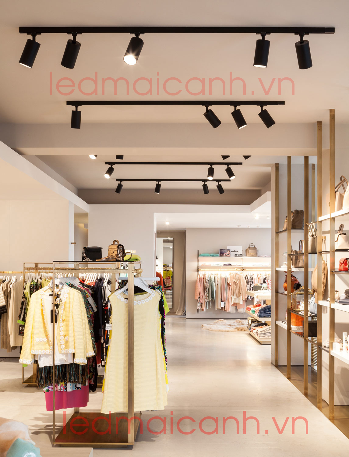 đèn rọi shop quần áo đẹp