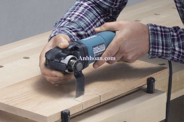 ứng dụng cắt gỗ kim loại máy cắt rung đa năng makita tm3010c