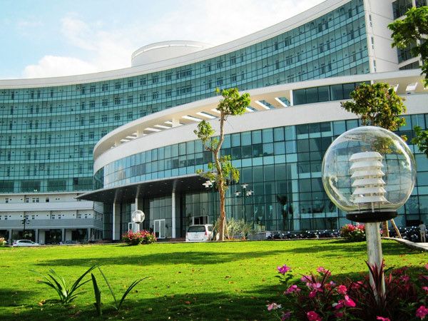 Bệnh viện, cơ sở y tế hiện đại