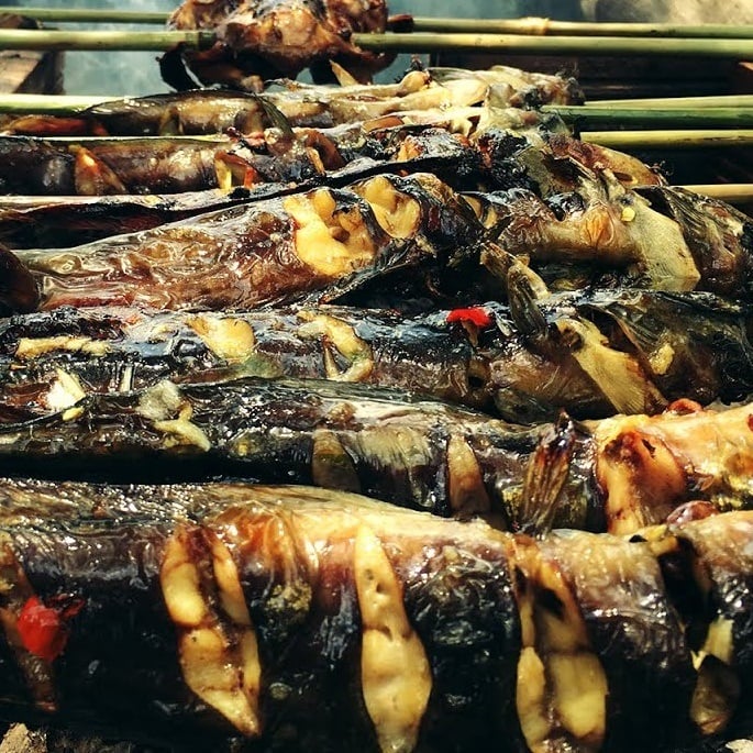 Thực Đơn Cuối Tuần Hấp Dẫn Với Món Cá Trê Nướng Riềng Mẻ