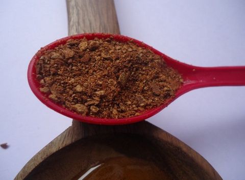 Bí quyết trị hết mụn trứng cá bằng Bột Quế