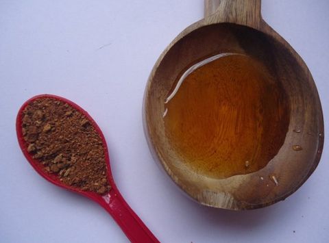 Bí quyết trị hết mụn trứng cá bằng Bột Quế
