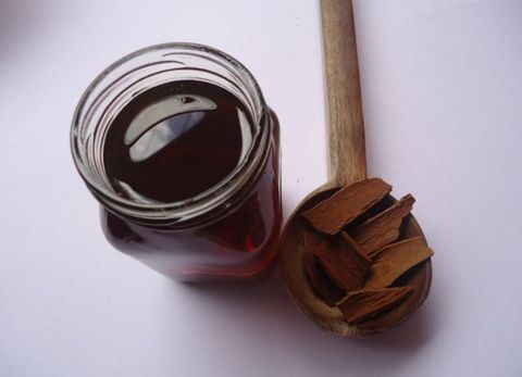 Bí quyết trị hết mụn trứng cá bằng Bột Quế
