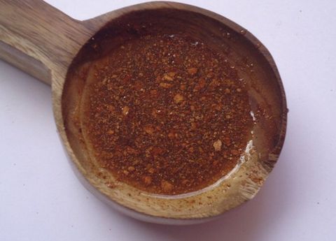 Bí quyết trị hết mụn trứng cá bằng Bột Quế
