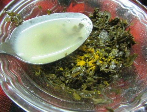 Tẩy tế bào chết trị mụn trắng da cực dễ tại nhà
