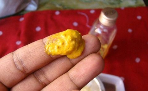 Trị thâm quầng mắt bằng Bột Besan