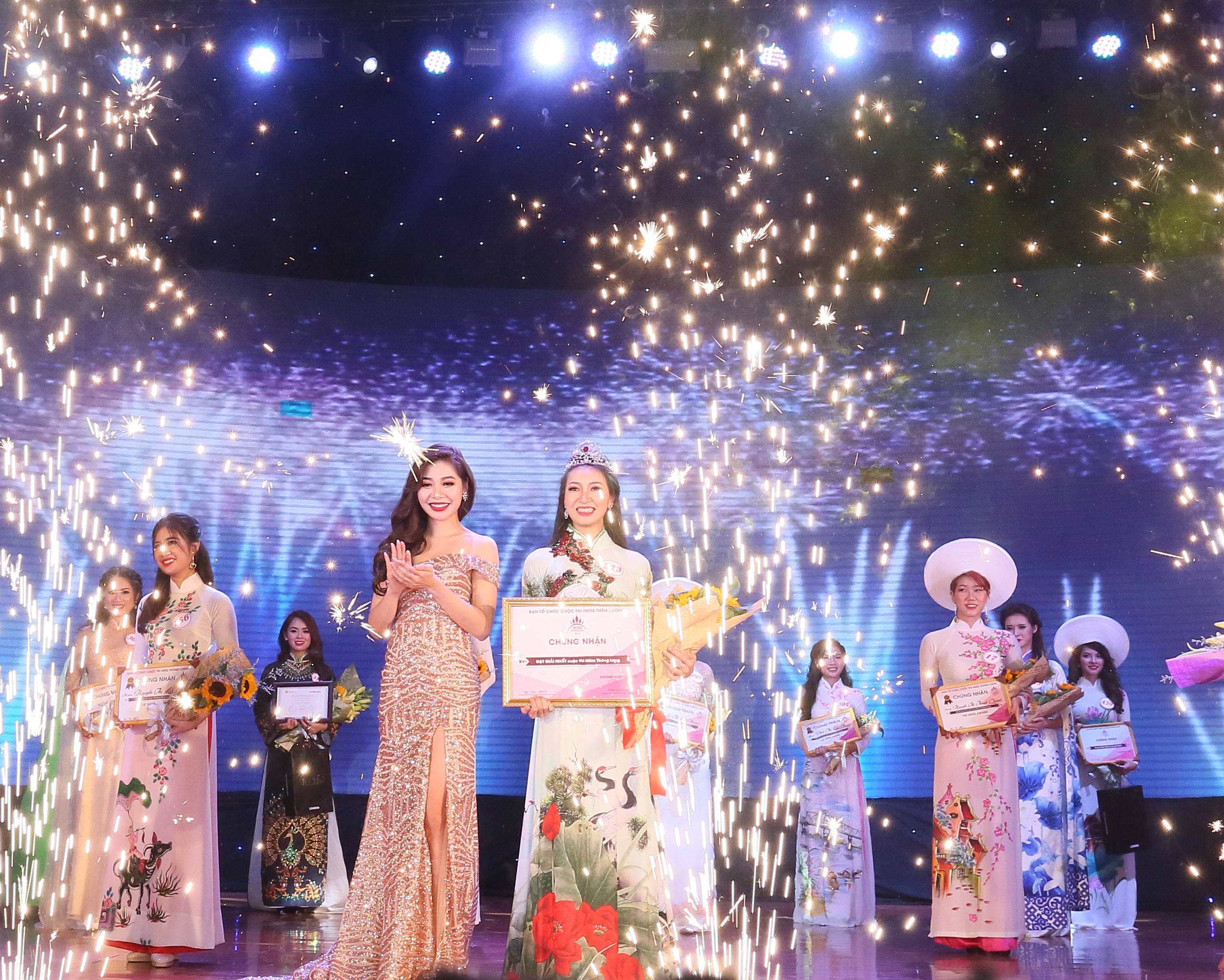 Nữ sinh Hà Tĩnh đăng quang Hoa khôi Imiss Thăng Long 2017 Cùng Vương Miện Của Huy Thanh Jewelry