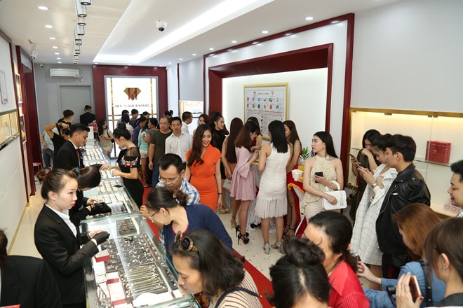 Huy Thanh Jewelry Khai Trương Showroom 10 tại TP HCM