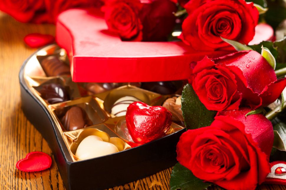tại sao ngày valentine người ta thường tặng hoa hồng và socola
