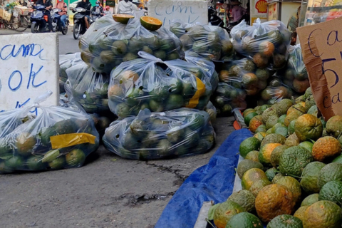 Cam sành 'đổ bộ' vỉa hè, vài nghìn đồng một kg