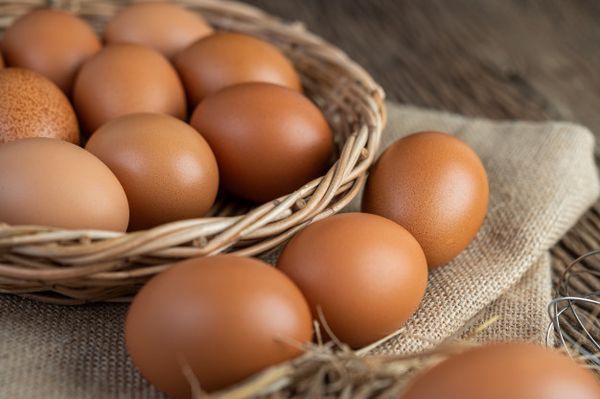 Mẹo luộc trứng gà không bị nứt – Thực phẩm sạch 3F