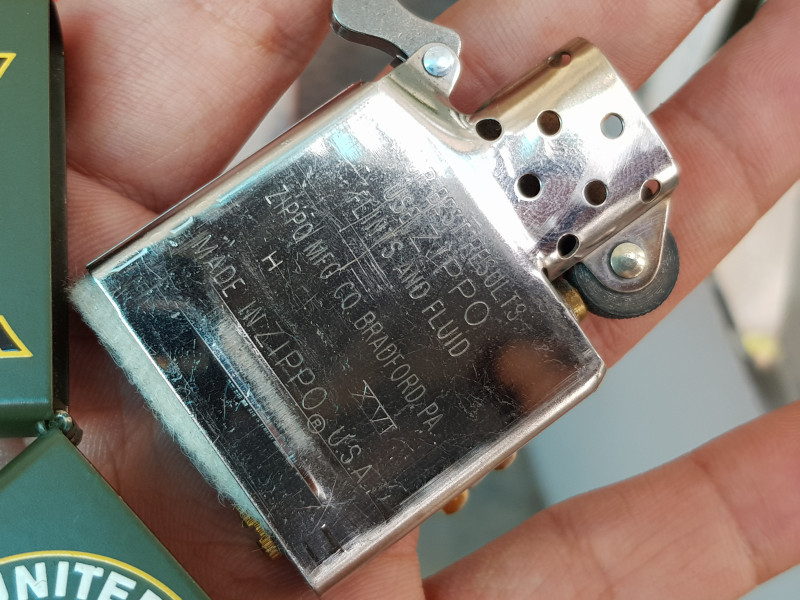 bật lửa zippo army