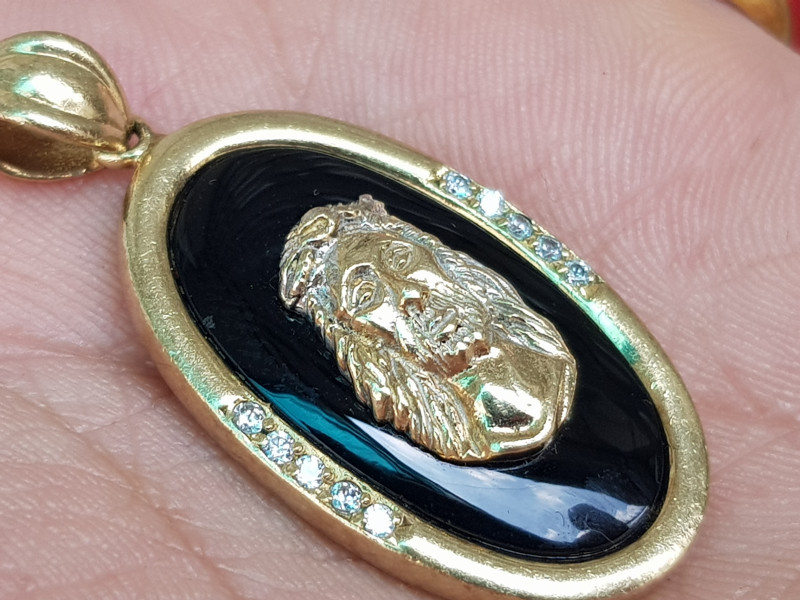 mặt dây chuyền công giáo chúa jesu vàng 10k đá đen diamond