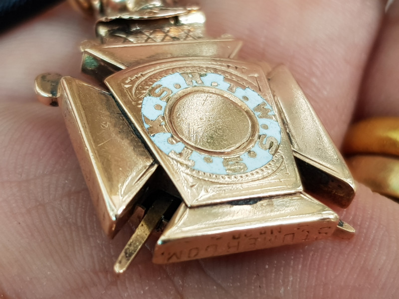 mặt dây chuyền dấu ấn thánh Masonic vàng 10k