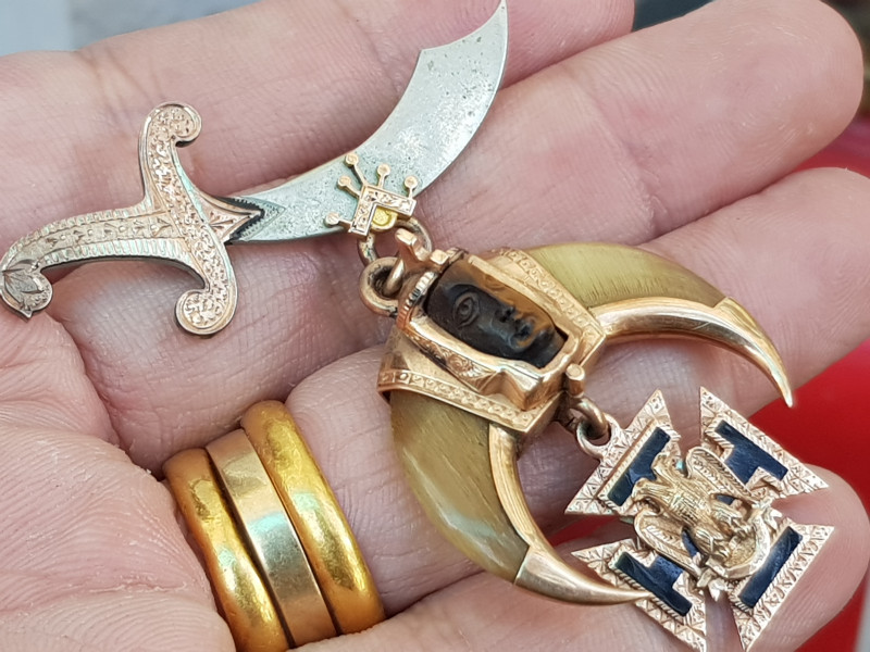 mặt dây chuyền dấu ấn thánh masonic pharaon vàng 12k