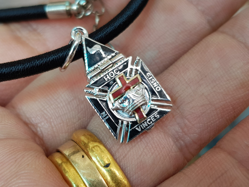 mặt dây chuyền masonic knight vàng 10k