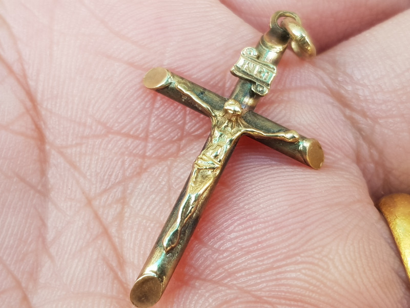 mặt dây chuyền thánh giá chúa Jesu vàng 10k Italy