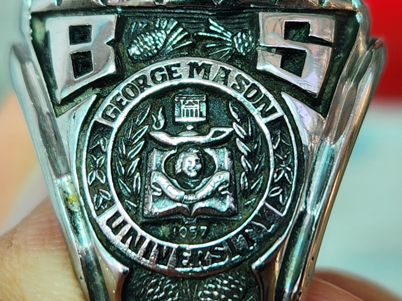 nhẫn mỹ xưa đại học George Mason University năm 1974