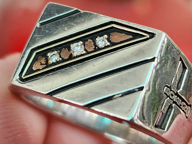nhẫn mỹ xưa hãng Boeing ổ vàng 10k cẩn 3 viên kim cương thiên nhiên