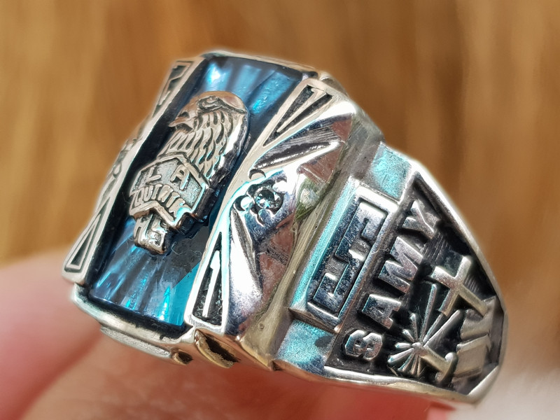 nhẫn mỹ xưa hợp kim quý hột xanh tia