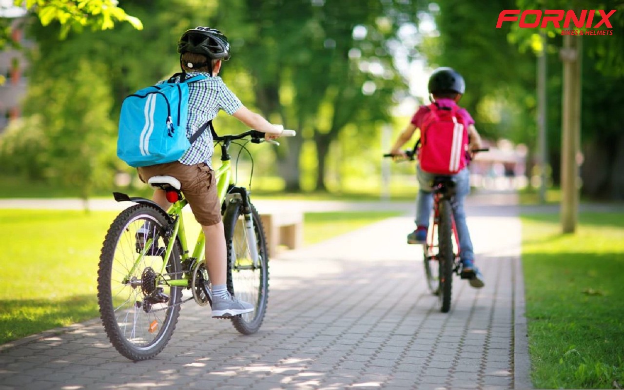 Tự đạp xe giúp trẻ rèn luyện tính tự lập