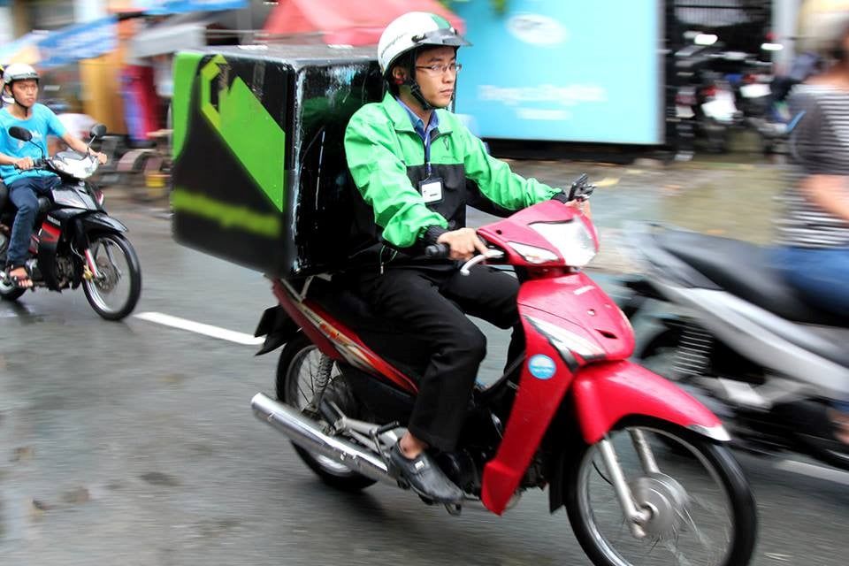 Miễn phí vận chuyển khi mua đồng hồ, kính hàng hiệu, kính thuốc tại Bello Lê Thái Tổ
