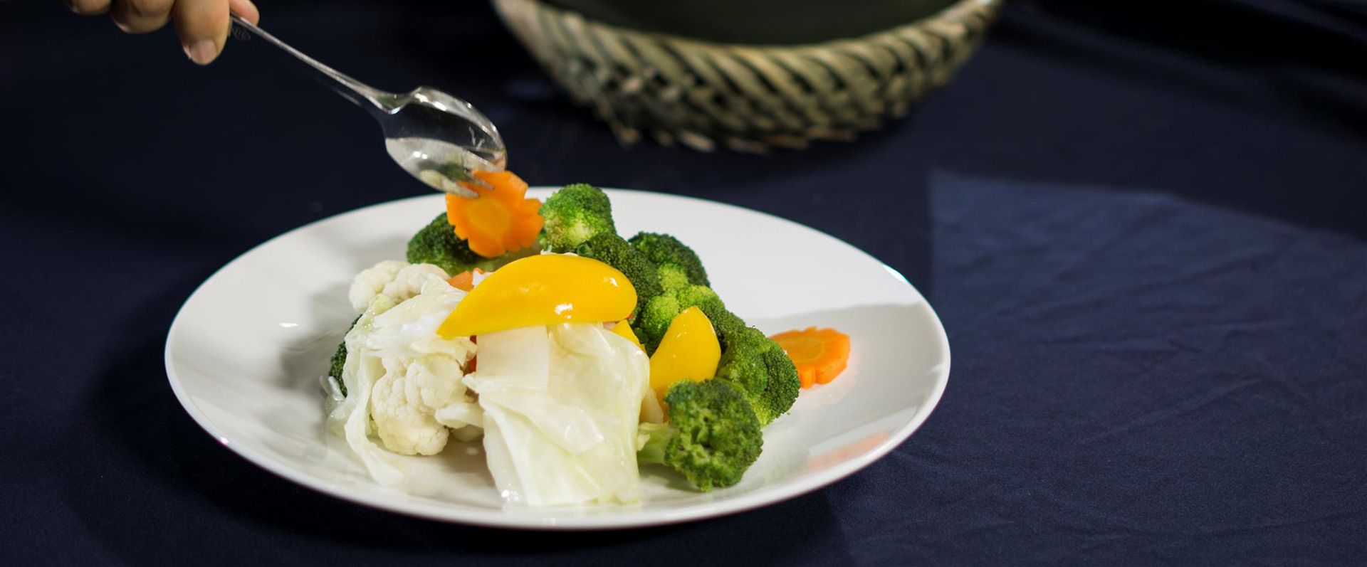 Boil fresh vegetables eye-catching without using water