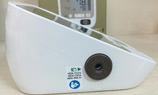 Máy đo huyết áp bắp tay Omron JPN600 thiết kế sang trọng