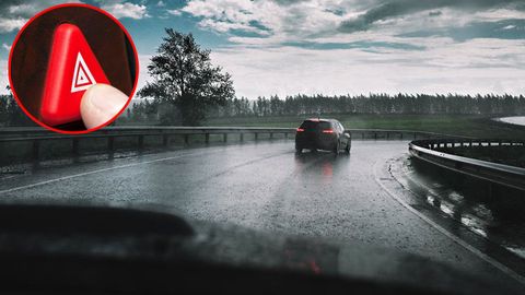 Có nên bật đèn cảnh báo nguy hiểm khi lái xe lúc trời mưa?
