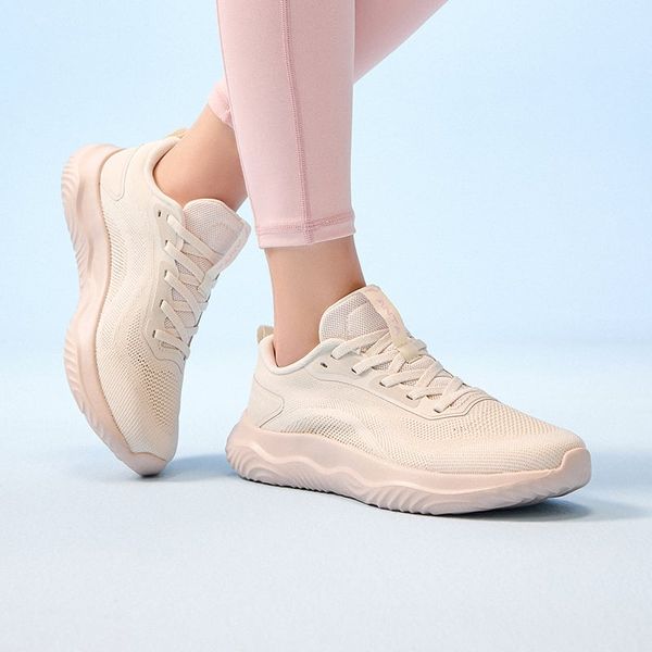 giày thể thao mùa hè cần thoáng khí