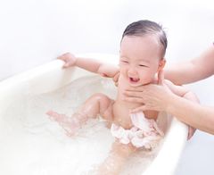 Hướng dẫn A-Z cách tắm cho trẻ sơ sinh an toàn - sạch - khoẻ