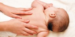 Các bước chăm sóc da trẻ sơ sinh đúng cách tốt cho trẻ tại nhà