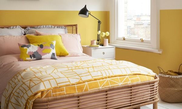 Màu sơn vàng cho phòng ngủ của cô gái năng động