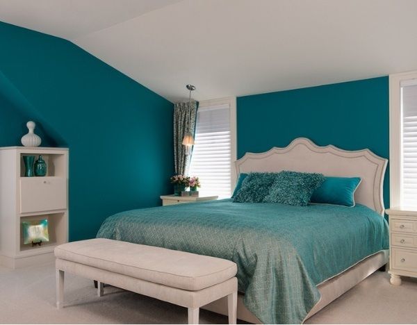 Những lưu ý khi thiết kế phòng ngủ màu xanh ngọc không phối quá 3 màu