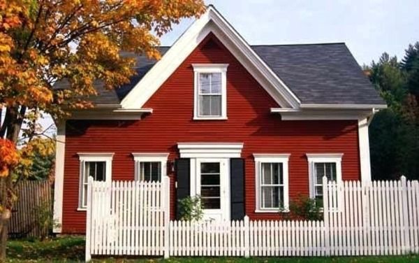 Màu đỏ gạch tạo cảm giác ấm áp, gần gũi và nổi bật cho ngôi nhà